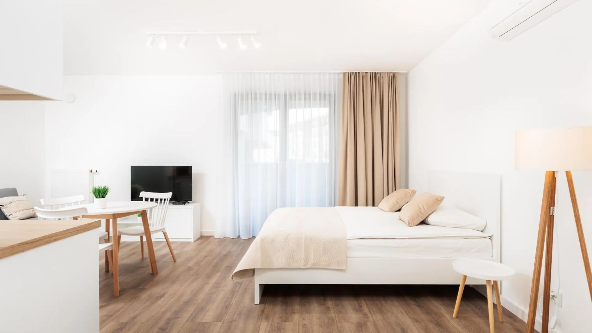 City Of The Kings-Riverside Wt2 Krakow Apartment